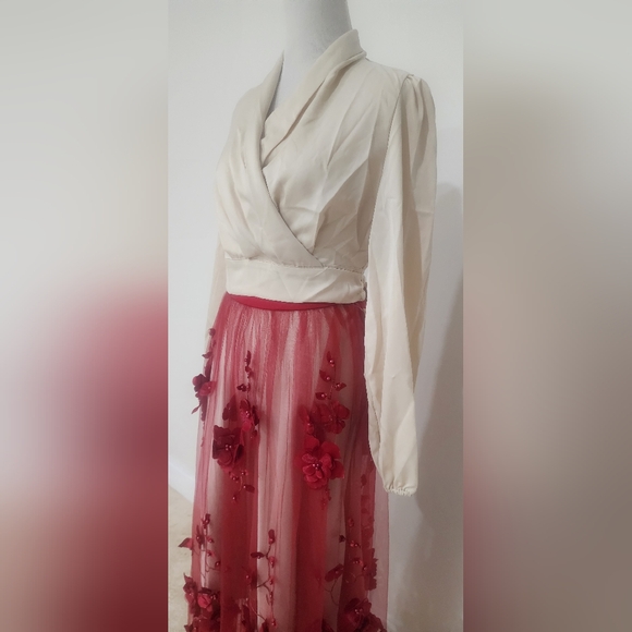 Elegant Red Floral Embroidered Skirt - Picture 3 of 12